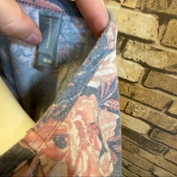 Size Medium Denver Hayes Shirt - Picture 4 of 4